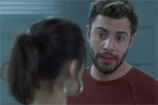 Abdel demande Alison de convaincre Céline de ne plus le défendre : « Tu comprendras plus tard »