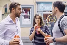 Abdel empêche Alison et Fabio de flirter !