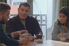 Abdel fait une grande confidence à Alison sur le passé familial d’Elsa !