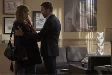 Abdel tente de réconforter Barbara