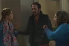 Alice fait une crise d?hystérie !