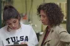 Alison accepte de signer la pétition de Mirta