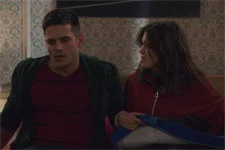 Alison fait une découverte flippante dans les affaires de Mathias !