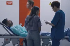 Alison interroge Babeth pour savoir si Mathias va s’en sortir