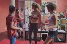 Alison se moque des cours de Samia