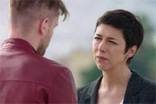 Anne dit à son frère qu?elle ne peut plus le couvrir !