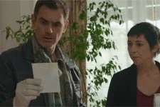 Anne et Patrick découvrent une photo de 1984 chez Sylvie