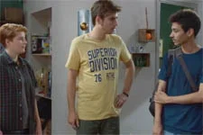 Antoine et Théo accueillent Victor chez eux