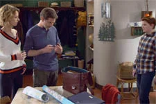 Antoine veut que son père rencontre Dimitri, un homme transgenre, qui l?a beaucoup aidé