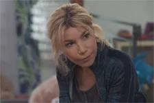 Ariane est dégoûtée que Lucie ne passe pas Noël à la maison