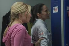 Ariane met Samia face à une photo d?elle et JP Boher !