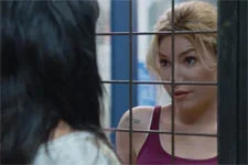 Ariane provoque Samia qui est derrière les barreaux !