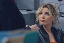 Ariane révèle à Blanche qu’Eric n’est jamais contre un plan cul !