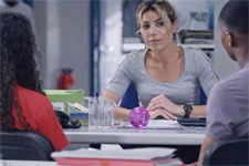 Ariane tente de faire parler Mila et Valère !