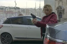 Ariane tente de protéger Céline !