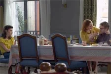 Aurélie cherche à savoir si Sabrina est d?accord pour qu?elle s?installe à la coloc