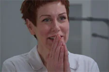 Babeth est vraiment séduite par le Docteur Kaplan