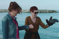 Babeth et Luna se remettent de leur cuite à la mer !