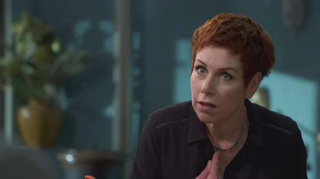 Babeth, so chic en chemise noire ! look du jour