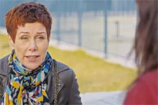 Babeth tente de faire comprendre à Luna que c?est très important la rééducation en piscine