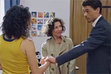 Baptiste montre à Emma qu?il assure en gérant Mathis tout en allant passer un entretien d?embauche