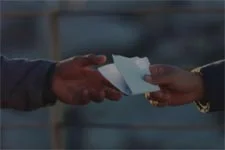 Baptiste prête une grosse somme d?argent à Fred Morizet