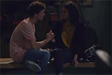 Baptiste propose à Emma de rester soudés pour récupérer Mathis