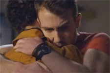 Baptiste supplie Kévin de l?aider !