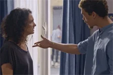 Baptiste tente de faire comprendre à Emma que César l?aide parce qu?il est encore amoureux d?elle !