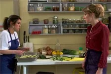 Barbara tente de secouer Alison !