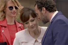 Blanche arrive en retard à la mairie