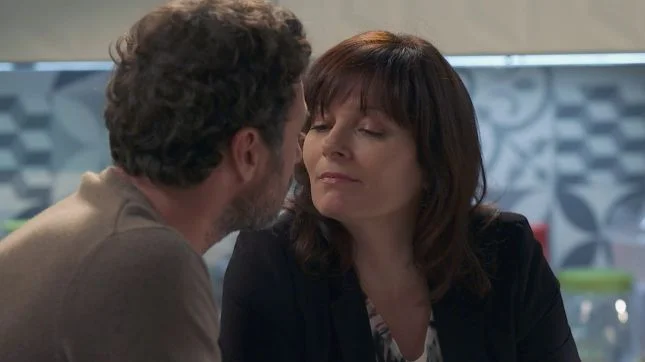 Blanche, jolie en tee-shirt imprimé ! look du jour