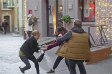 Blanche se fait agresser !