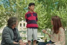 Boubou offre un parfum volé à Luna !