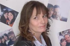 Cécilia Hornus (Blanche) regarde « Demain nous appartient » en cachette