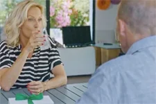 Céline avoue à Vincent qu’elle ne donne plus signe de vie à Nell !