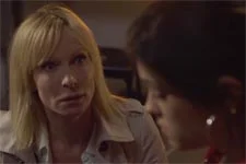 Céline cherche à savoir pourquoi Alison souhaite à tout prix sauver Abdel