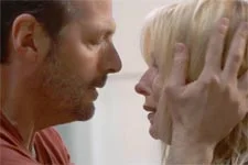 Céline est traumatisée en voyant le corps de Bastien Rondo s?effondrer devant elle