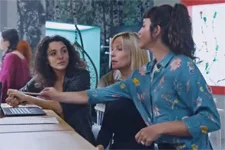 Céline et Emma trouvent le cadeau d’anniversaire idéal pour Cerise !