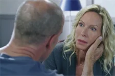 Céline repousse le geste de tendresse de Vincent