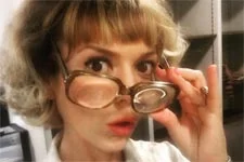 Céline Vitcoq (Wendy) dans « Speakerine » sur France 2