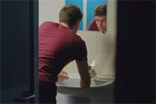 César est dégoûté par ce qu’il est en train de devenir !