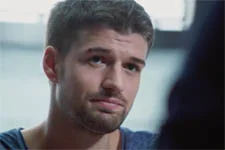 César raconte un drame à Eric !