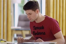 César révèle une info très importante à Vincent !