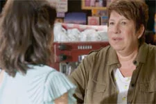 Claire constate que Sabrina est bizarre !