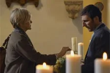 Claire tente d?acheter le Père Alexandre