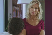 Claudia ne comprend pas pourquoi Céline a laissé Nell avoir les droits maternels sur son fils biologique !