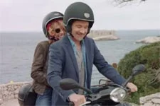 Clément organise une soirée romantique avec Coralie pour se faire pardonner