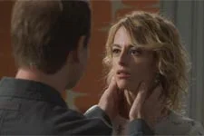 Clément tente de rassurer Coralie qui flippe de plus en plus