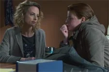 Coralie conseille à Antoine de porter plainte contre ses agresseurs